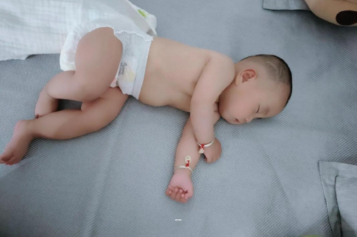 眉山宝宝脸上有白色斑块